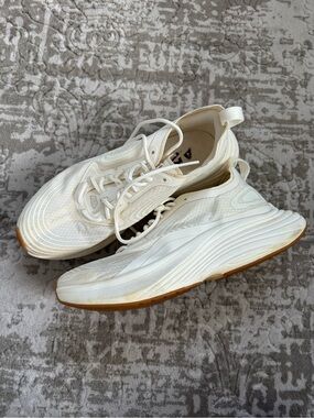 APL White Athletic Sneakers - Sleek Lightweight Runners Size 7
